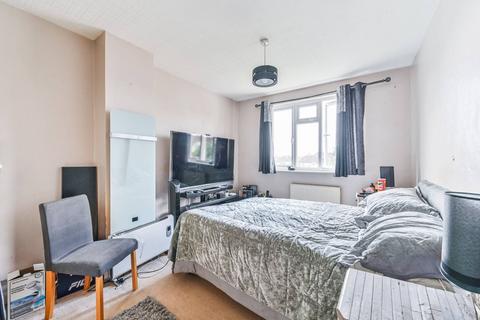 120 Wide Way, Mitcham, CR4 1BN