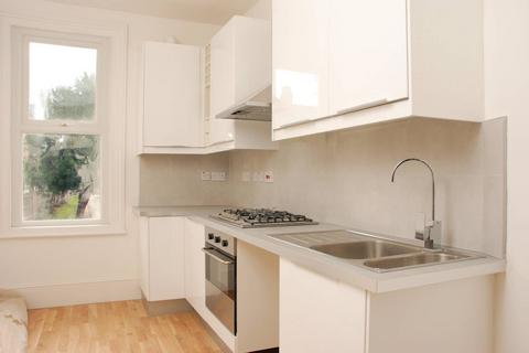 3 bedroom flat to rent, Elmcourt Road, Tulse Hill, London, SE27