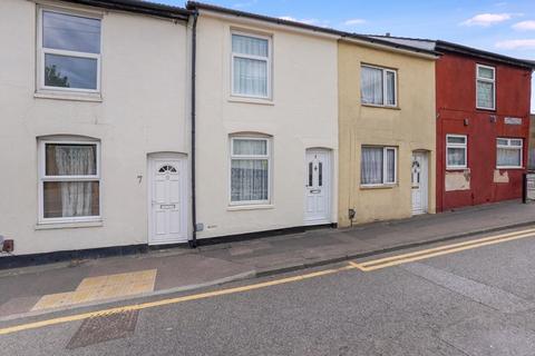 2 bedroom terraced house to rent, James Street, Rochester