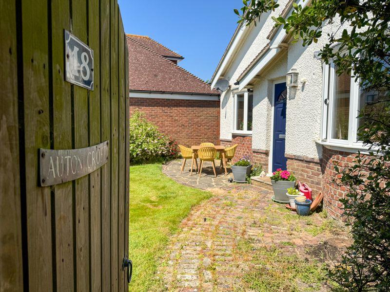 Felpham, West Sussex 4 bed detached house - £649,500