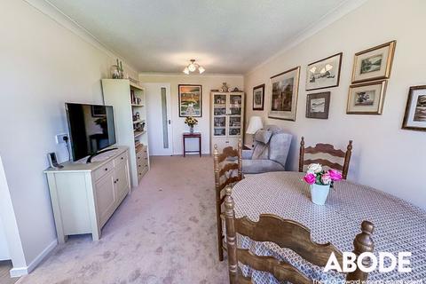 Retirement property for sale, Imperial Avenue, Westcliff-On-Sea