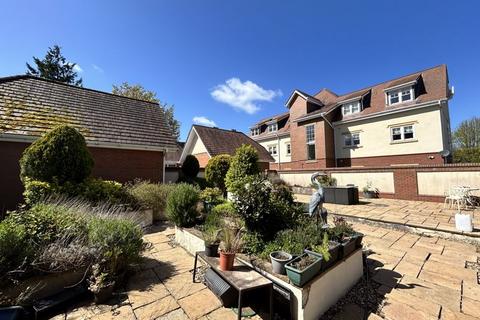 2 bedroom penthouse for sale, Walshaw Avenue, Colwyn Bay