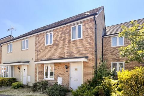 3 bedroom terraced house to rent, Kestrel Way, Leighton Buzzard