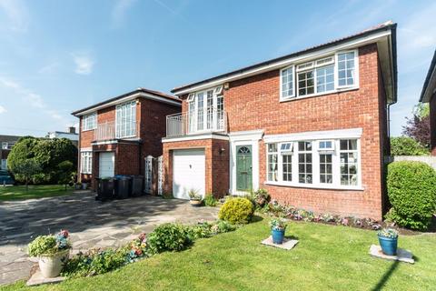 4 bedroom detached house for sale, Maria Theresa Close, New Malden
