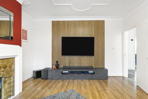 38 Townsend Avenue, London, N14 7HJ