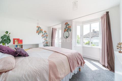 38 Townsend Avenue, London, N14 7HJ