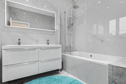 38 Townsend Avenue, London, N14 7HJ