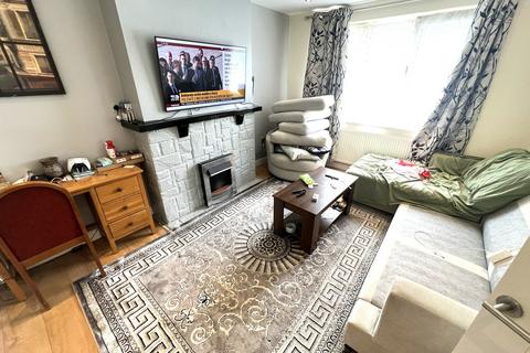 2 bedroom maisonette for sale, Windsor Close, Northwood