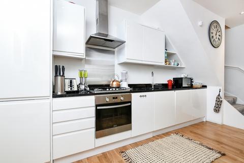 2 bedroom apartment to rent, Lavender Hill London SW11