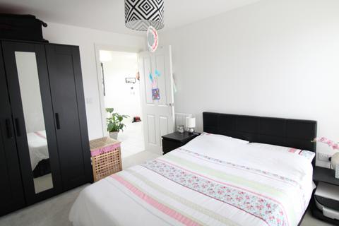2 bedroom flat to rent, Berberis House, Highfield Road, Feltham TW13
