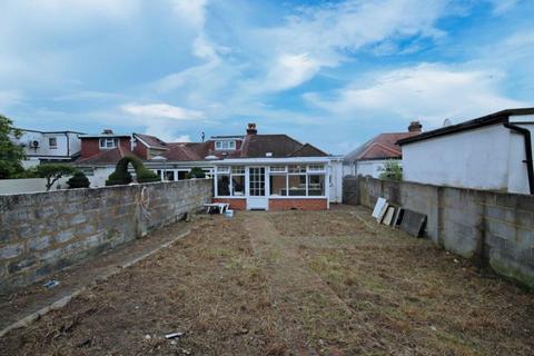 3 bedroom semi-detached bungalow for sale, Oakfield Gardens, Greenford