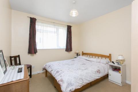 2 bedroom flat to rent, Neville Court