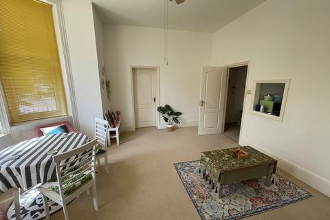 2 bedroom apartment to rent, Jevington Gardens