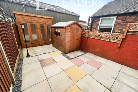 2 bedroom terraced house to rent, King Street; Fenton; ST4
