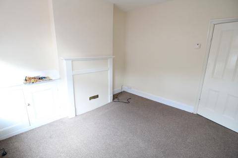 2 bedroom terraced house to rent, Tennyson Road - Town Centre - Terraced House