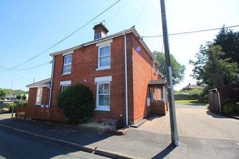 3 bedroom semi-detached house to rent, Chalk Hill, Southampton SO18