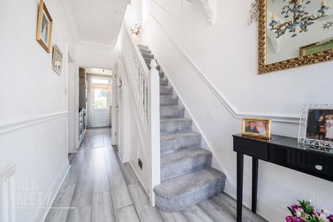 148 Carlton Road, Romford, RM2 5BD