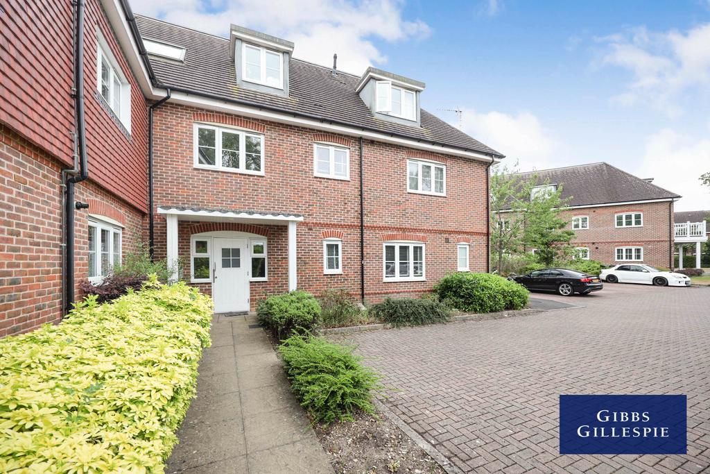 Upper Meadow, Gerrards Cross, SL9 7EY 2 bed apartment to rent £1,450