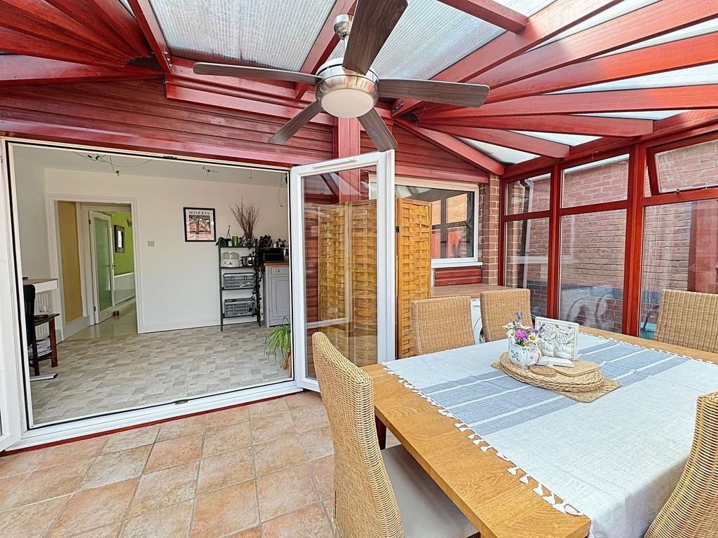 Conservatory to kitchen