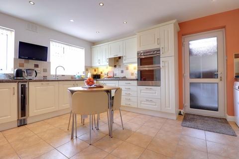 29 Beechfield Drive, Stafford, ST17 0YH