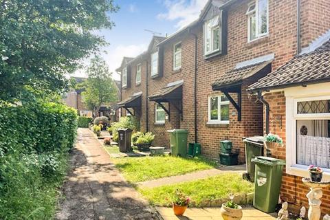 2 bedroom terraced house to rent, Ripon Way, St. Albans AL4