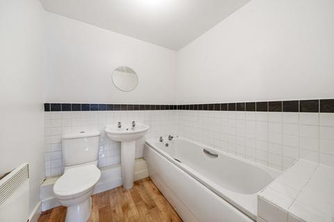 2 bedroom flat for sale, Pavilion Close, Pavilion Fields, Stanningley, Leeds, LS28