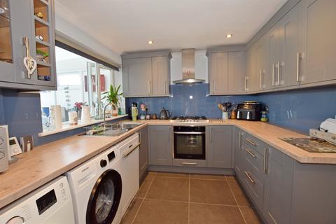 3 bedroom terraced house to rent, Willowhale Green, Bognor Regis, PO21