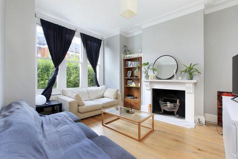 2 bedroom flat for sale, Yukon Road, London SW12