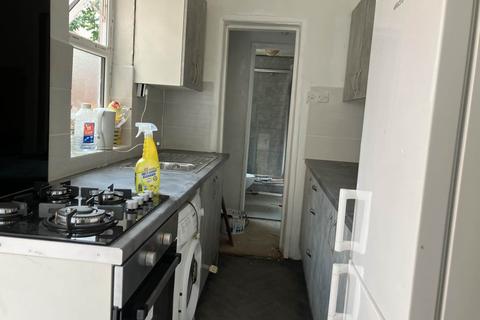3 bedroom terraced house to rent, Greenhill Road, Birmingham B21