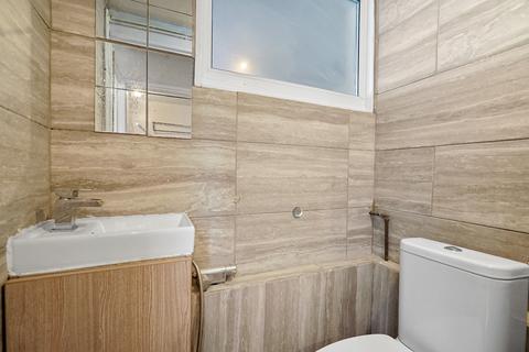 20 Aluric Close, Grays, RM16 4NB