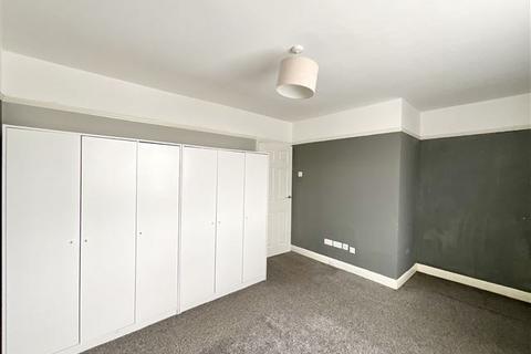 5 Birklands Drive, Sheffield, S13 8JL