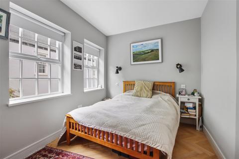 2 bedroom flat to rent, 7 Loveridge Mews, London NW6