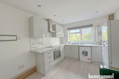 2 bedroom flat to rent, Carlisle Gardens, Ilford