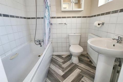 43 Avondale Road, Lowestoft, NR32 2HU