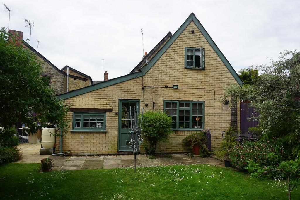 WESTON ROAD, OLNEY 2 bed detached house to rent £1,295 pcm (£299 pw)