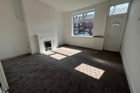 3 bedroom terraced house to rent, Bolton BL2
