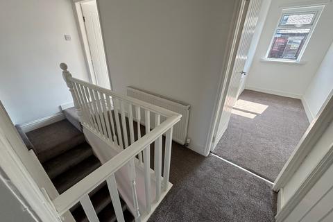 3 bedroom terraced house to rent, Bolton BL2