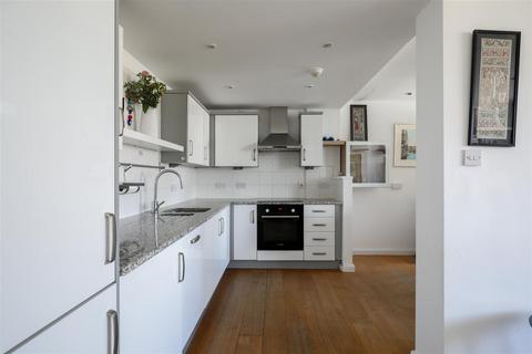 3 bedroom penthouse for sale, Point Pleasant, London