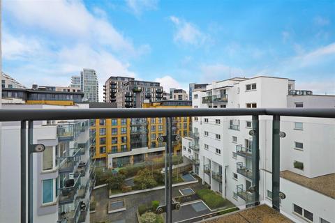 3 bedroom penthouse for sale, Point Pleasant, London