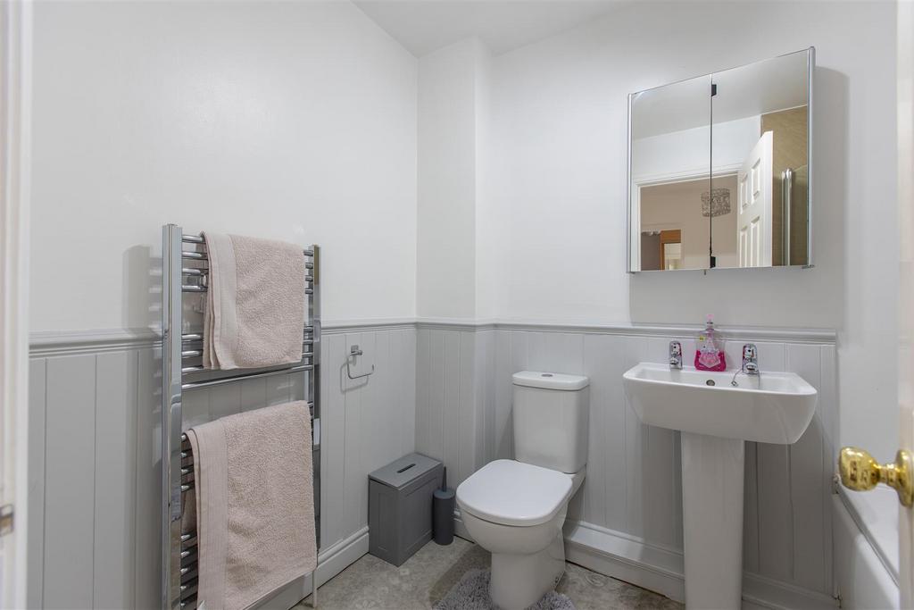 Field View 16 Bathroom-2.jpg
