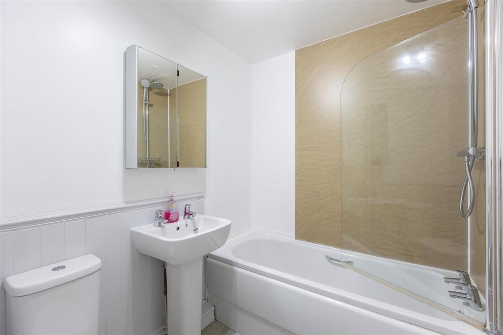Field View 16 Bathroom-1.jpg