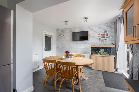 16 Field View, Norton, Malton, YO17 9AZ