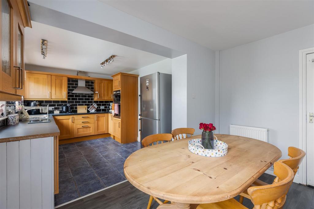 Field View 16 Kitchen-2.jpg