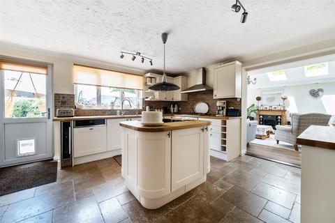 6 bedroom detached house for sale, Garnet Field, Yateley GU46