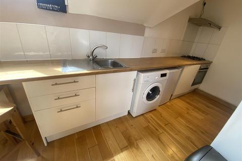 1 bedroom flat to rent, 00000068 Manx Road