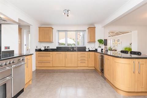 47 Applin Green, Emersons Green, Bristol, BS16 7ES