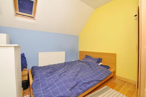 2 bedroom flat to rent, 00000063 Manx Road