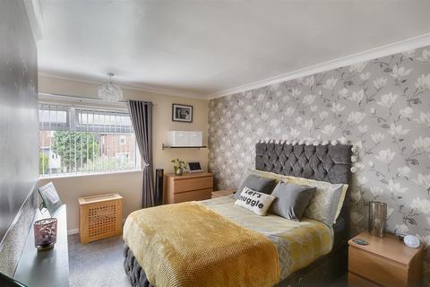 3 bedroom semi-detached house for sale, Yatesbury Crescent, Nottingham