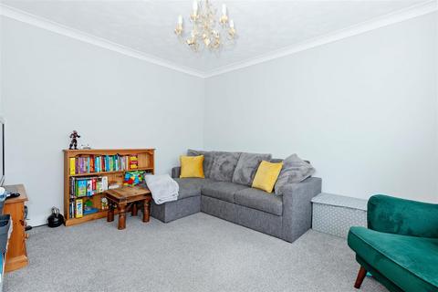 6 Chancton Close, Worthing, BN11 5JS