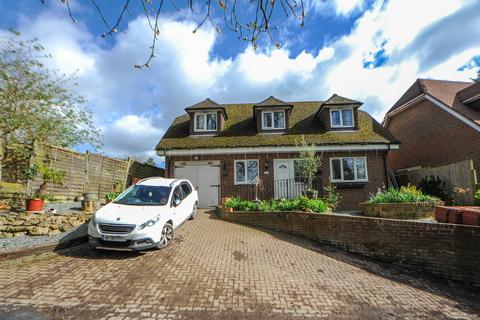 4 bedroom detached house for sale, Moncktons Lane, Maidstone